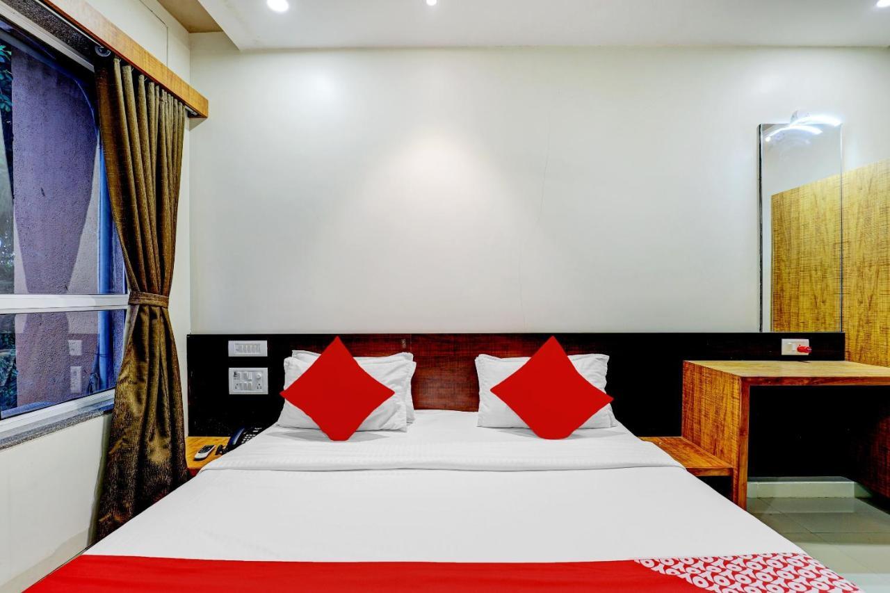 Oyo 77491 Hotel Shreenath Valsad エクステリア 写真