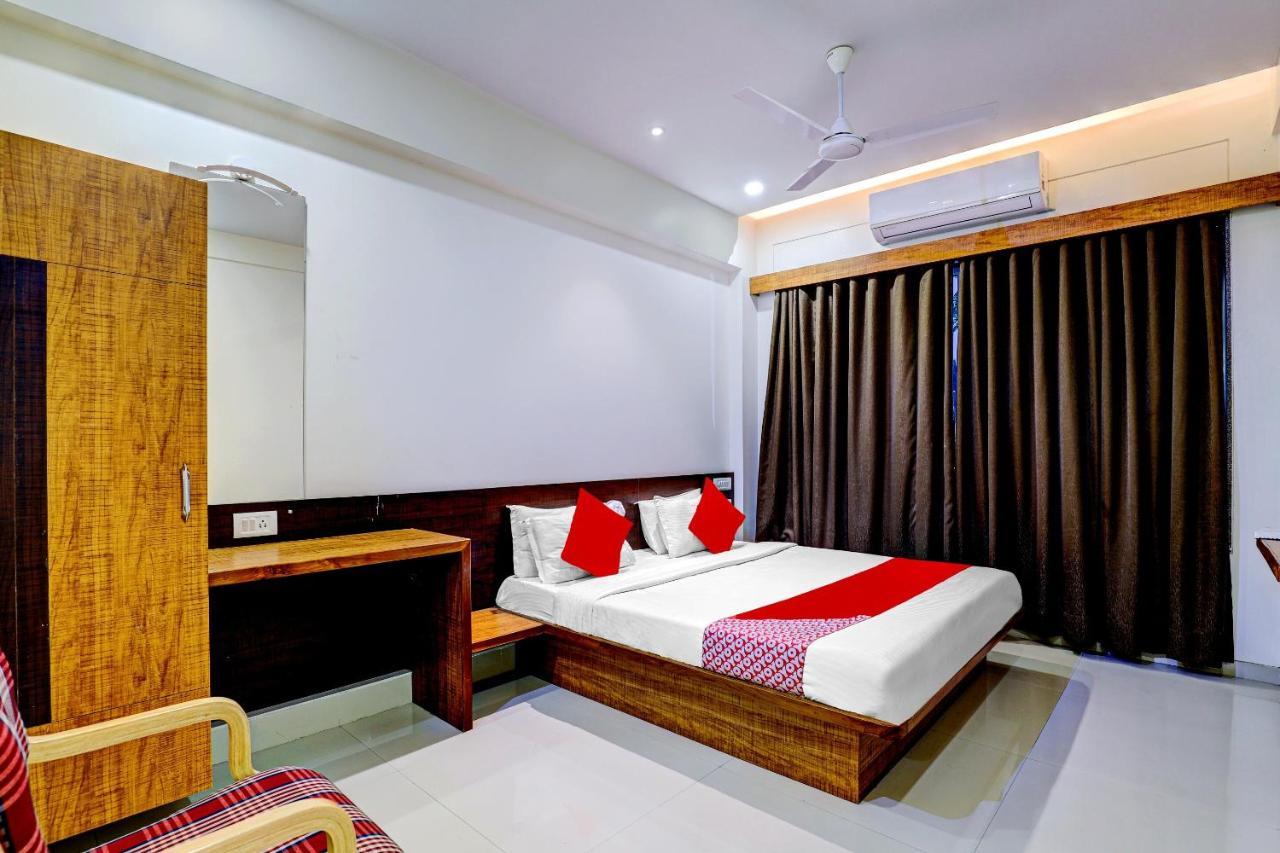 Oyo 77491 Hotel Shreenath Valsad エクステリア 写真