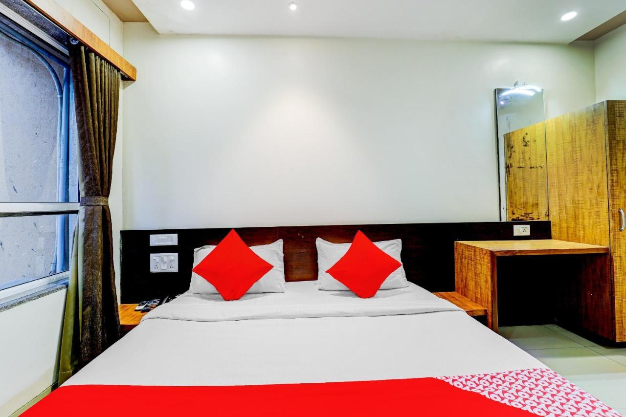 Oyo 77491 Hotel Shreenath Valsad エクステリア 写真