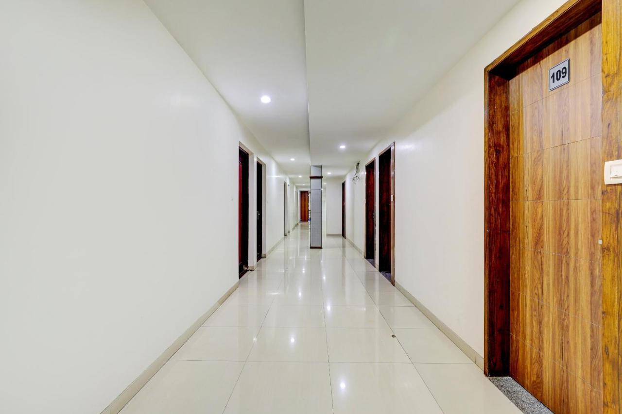 Oyo 77491 Hotel Shreenath Valsad エクステリア 写真