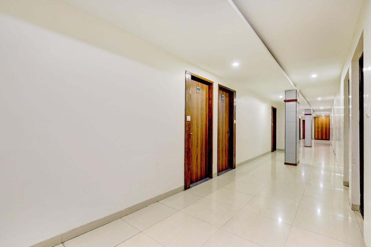 Oyo 77491 Hotel Shreenath Valsad エクステリア 写真