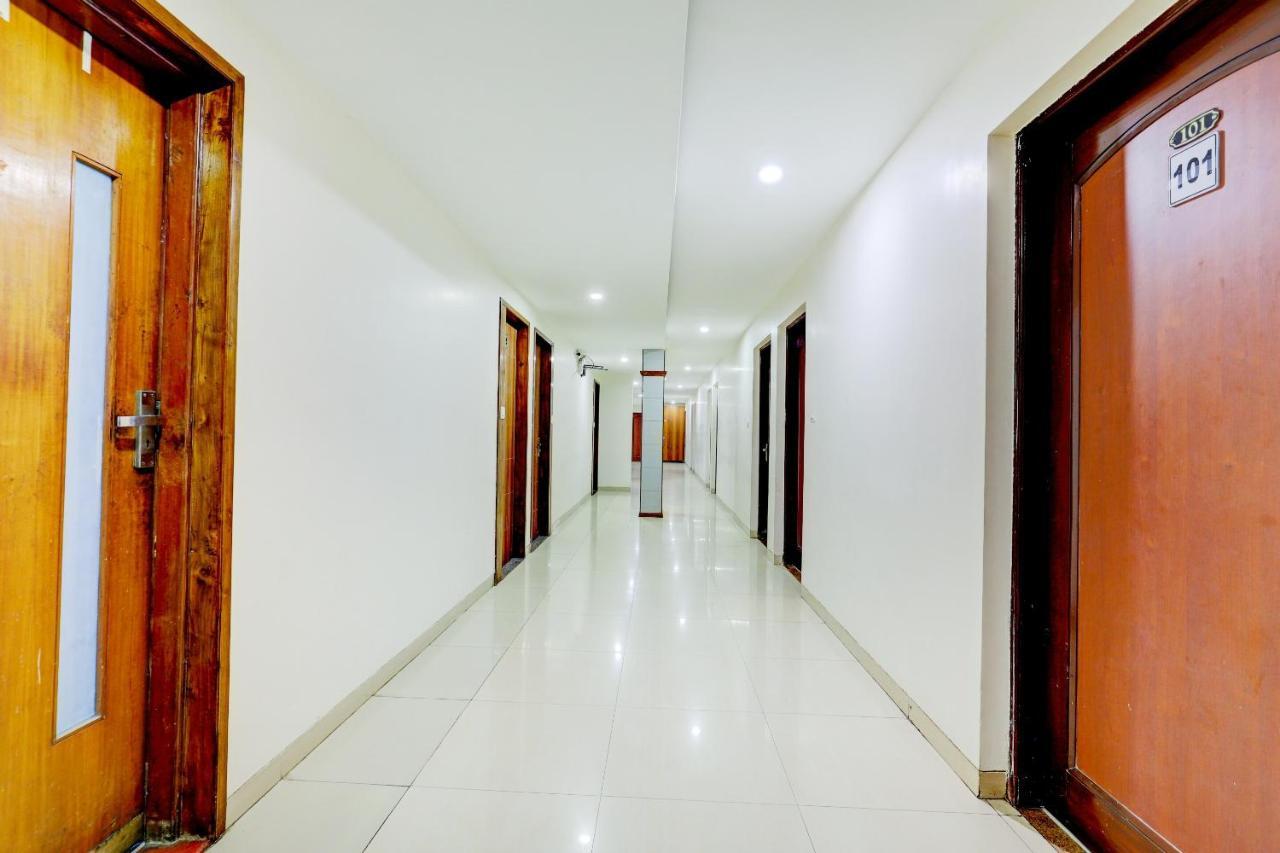 Oyo 77491 Hotel Shreenath Valsad エクステリア 写真